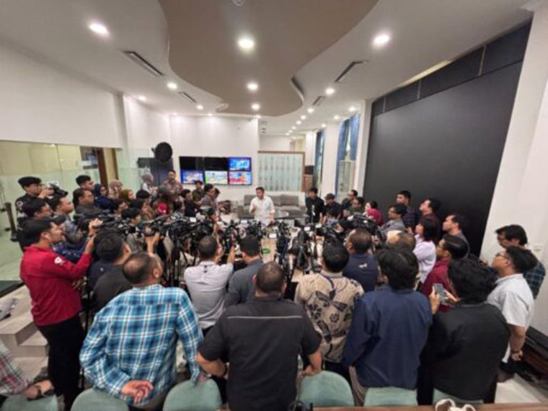 Seskab Teddy memaparkan bahwa program strategis pendidikan yang telah berjalan sebelumnya dipastikan tetap berjalan secara berkelanjutan. Seskab Teddy, lebih lanjut, menekankan komitmen pemerintah dalam menambah program-program yang berkaitan untuk meningkatkan kualitas pendidikan bangsa.