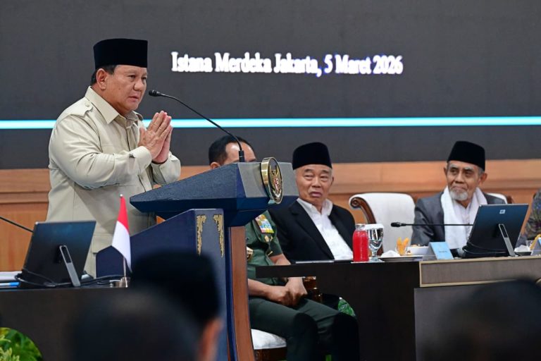 Ahmad Muzani lebih lanjut menuturkan bahwa Presiden Prabowo juga meminta dukungan para tokoh agama yang hadir untuk turut berperan dalam menjaga keutuhan serta persatuan bangsa.
