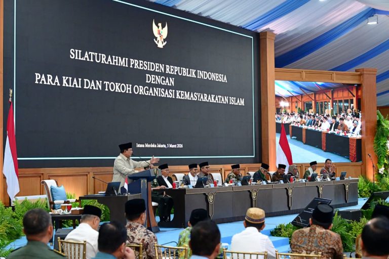 Ahmad Muzani lebih lanjut menuturkan bahwa Presiden Prabowo juga meminta dukungan para tokoh agama yang hadir untuk turut berperan dalam menjaga keutuhan serta persatuan bangsa.