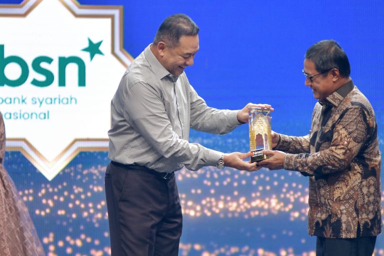 Penghargaan tersebut diberikan kepada BSN karena perseroan dinilai cukup aktif dalam membangun ekonomi umat berbasis keuangan syariah, mendorong inklusi keuangan syariah secara luas dan terjangkau, serta komitmennya yang kuat dalam menggerakkan ekonomi sosial yang membawa dampak berkelanjutan bagi masyarakat.  Penghargaan yang diterima BSN tersebut semakin memperkuat posisi perseroaan yang saat ini sangat aktif membangun ekosistem ekonomi syariah melalui layanan dan produk bank yang dimiliki oleh BSN dalam rangka memperkuat perannya sebagai bank yang turut mendorong program pemerintah dalam mengembangkan literasi keuangan syariah di Indonesia.