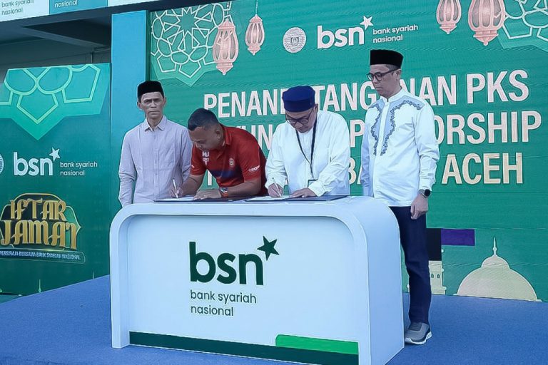 Naskah kerjasama sponsor liga 2 tersebut ditandatangani oleh Corporate Secretary BSN Dody Agoeng dan Sekretaris Umum Persiraja Rahmat Jailani. BSN mendukung club sepak bola Persiraja sejalan dengan rencana bisnis perseroan dalam mengembangkan sayap ke serambi Aceh agar lebih dikenal oleh masyarakat Aceh sebagai bank hasil spin off Bank Syariah BTN yang melahirkan Bank Umum Syariah dengan nama Bank Syariah Nasional.