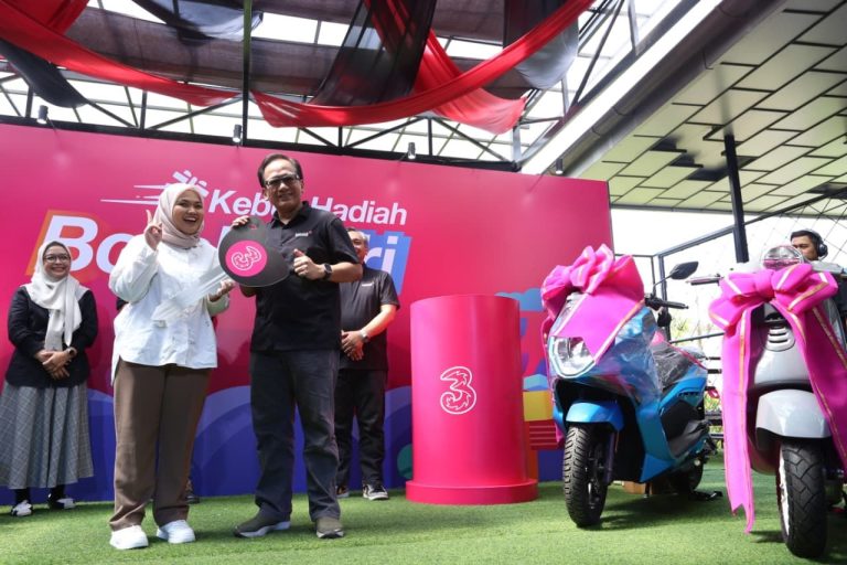 Tri menghadirkan program BombasTri dengan konsep “Serbu Hadiahnya, Double Kesempatannya” yang berlangsung pada periode 1 September hingga 31 Desember 2025. Program ini menjadi bentuk apresiasi atas kepercayaan pelanggan yang terus memilih Tri untuk tetap terhubung setiap hari.