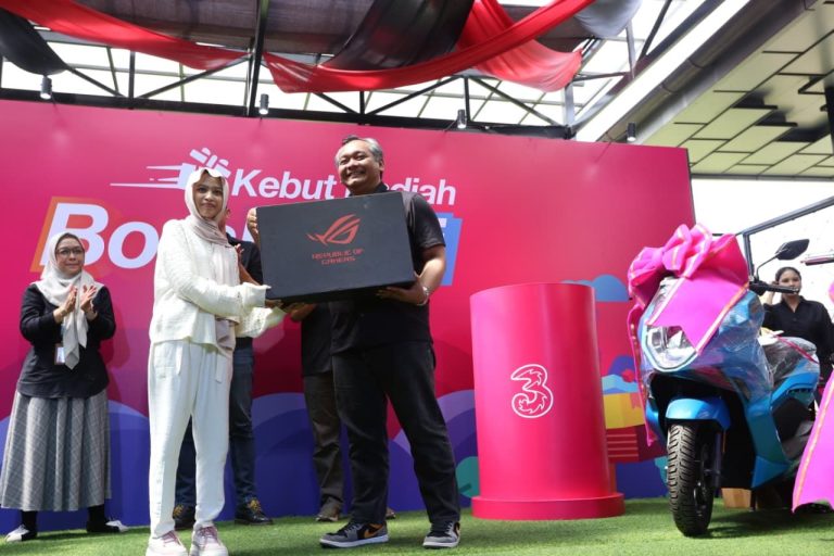 Tri menghadirkan program BombasTri dengan konsep “Serbu Hadiahnya, Double Kesempatannya” yang berlangsung pada periode 1 September hingga 31 Desember 2025. Program ini menjadi bentuk apresiasi atas kepercayaan pelanggan yang terus memilih Tri untuk tetap terhubung setiap hari.