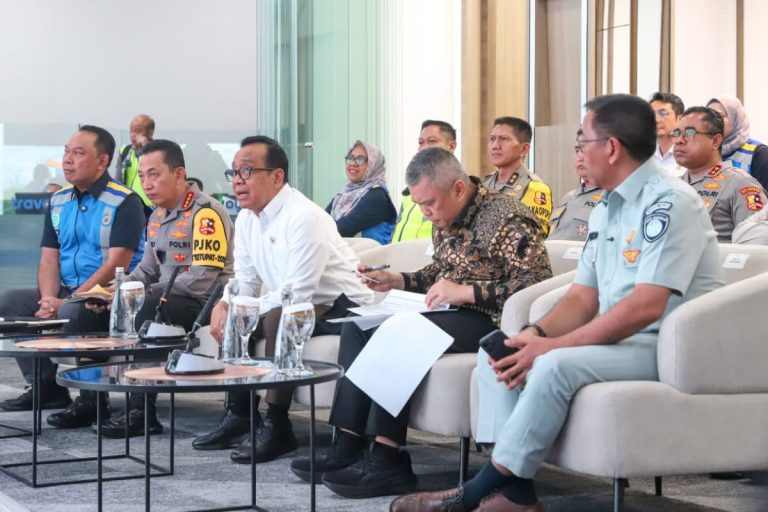 Pemerintah memastikan pelaksanaan arus mudik Lebaran 2026 berjalan lancar, aman, dan terkendali. Masyarakat pun diimbau untuk mengatur waktu arus balik lebih awal guna menjaga kelancaran perjalanan secara menyeluruh.