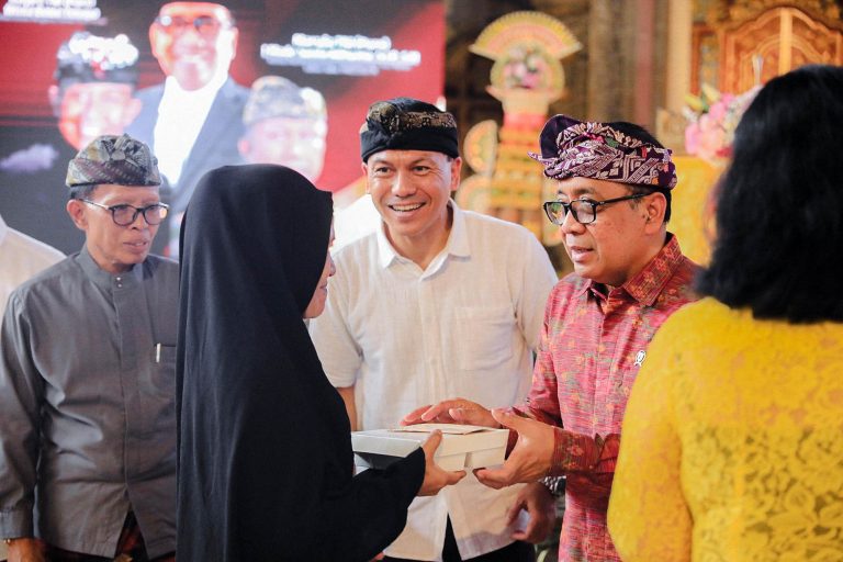 Kegiatan berbagi makanan tersebut bertepatan dengan Bulan Suci Ramadan dan sekaligus menjadi ajang berbagi makanan berbuka puasa bagi umat Muslim. Momentum ini menjadi simbol harmoni dan kerukunan dalam keberagaman Indonesia.  Dalam sambutannya, Menko PMK menegaskan bahwa semangat kebersamaan lintas iman harus terus diperkuat, terlebih di momen ketika berbagai hari besar keagamaan hadir hampir bersamaan.