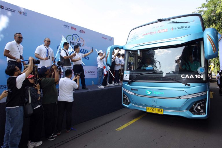 Dalam semangat melayani sepenuh hati dan berbagi kebahagiaan di bulan Ramadan, Telkomsel kembali menghadirkan Program Mudik Hepi 2026, sebuah inisiatif dari Telkomsel Poin yang mengajak pelanggan untuk berbagi dengan membantu saudara-saudara kita yang membutuhkan agar dapat pulang ke kampung halaman dan merayakan Idul Fitri bersama keluarga.