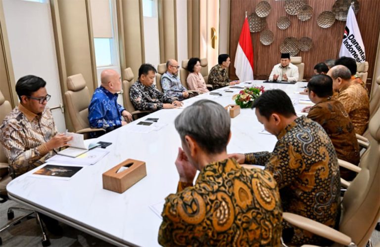 Sekretaris Kabinet Teddy Indra Wijaya dalam keterangan tertulisnya menjelaskan bahwa pertemuan tersebut membahas perkembangan ekonomi global.