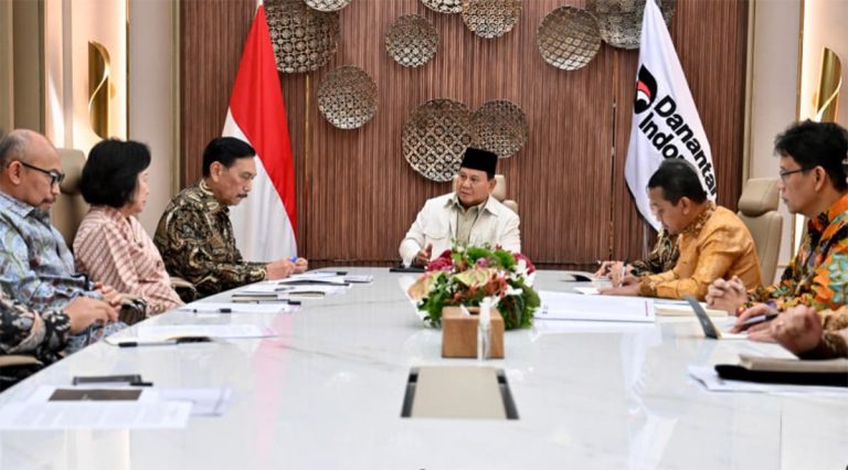 Sekretaris Kabinet Teddy Indra Wijaya dalam keterangan tertulisnya menjelaskan bahwa pertemuan tersebut membahas perkembangan ekonomi global.