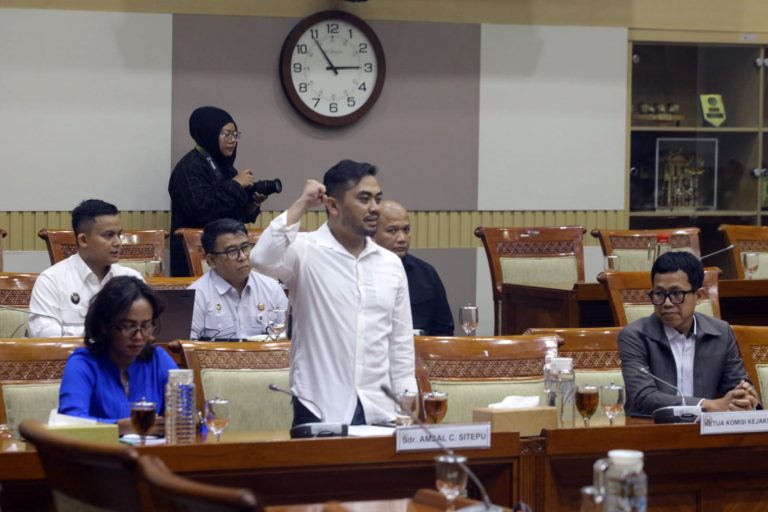 Rapat tersebut mendengarkan keterangan Kajari Kabupaten Karo, Jaksa Penuntut Umum (JPU), dan Amsal Christiy Sitepu terkait polemik atas kasus dugaan penggelembungan dana pembuatan video profil desa di Kabupaten Karo.