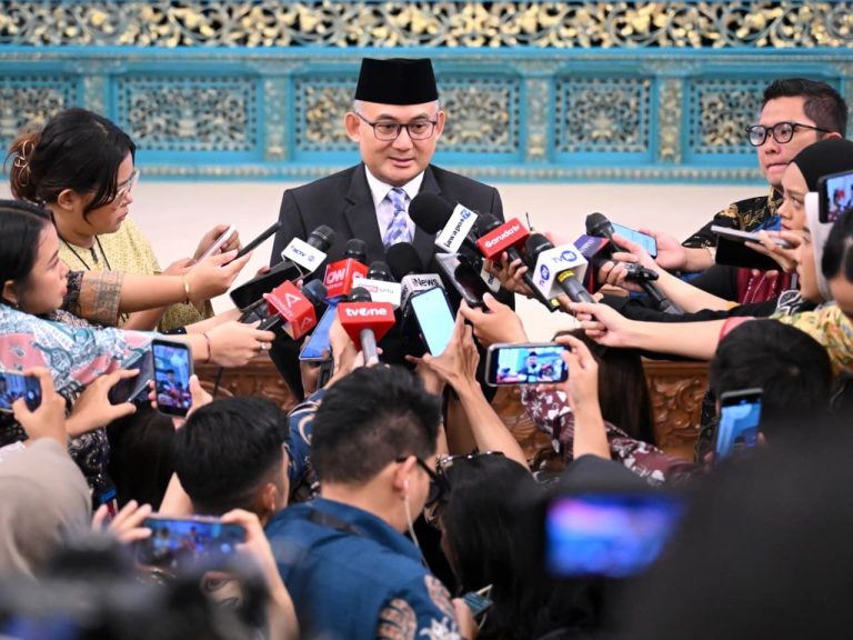 Pengangkatan Andi Rahadian sebagai duta besar tertuang dalam Keputusan Presiden Republik Indonesia Nomor 31/P Tahun 2026 tentang Pengangkatan Duta Besar Luar Biasa dan Berkuasa Penuh Republik Indonesia. Dalam kesempatan tersebut, Kepala Negara mengambil sumpah duta besar yang dilantik pada hari ini.