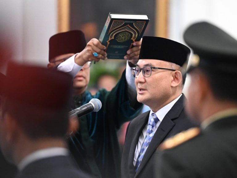 Pengangkatan Andi Rahadian sebagai duta besar tertuang dalam Keputusan Presiden Republik Indonesia Nomor 31/P Tahun 2026 tentang Pengangkatan Duta Besar Luar Biasa dan Berkuasa Penuh Republik Indonesia. Dalam kesempatan tersebut, Kepala Negara mengambil sumpah duta besar yang dilantik pada hari ini.