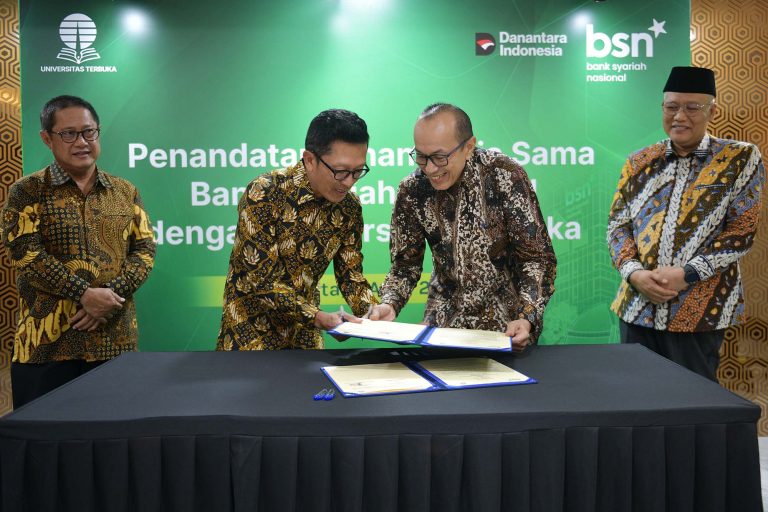 Kerja sama yang ditandatangani terkait pengembangan sumber daya manusia (SDM) di lingkungan BSN.  Dalam program tersebut, BSN memberikan dukungan pembiayaan pendidikan bagi pegawai aktif yang memenuhi kriteria, baik dalam bentuk bantuan biaya pendidikan maupun beasiswa penuh. Cakupan program meliputi biaya registrasi, proses Rekognisi Pembelajaran Lampau (RPL), hingga pembiayaan pendidikan Sarjana (S1) bagi peserta yang lolos seleksi lanjutan.  Kolaborasi ini diharapkan dapat menciptakan ekosistem pembelajaran berkelanjutan, meningkatkan kompetensi pegawai, serta memperkuat kualitas layanan perbankan syariah di Indonesia.