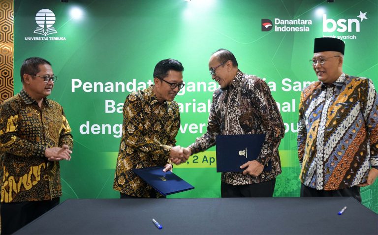 Kerja sama yang ditandatangani terkait pengembangan sumber daya manusia (SDM) di lingkungan BSN.  Dalam program tersebut, BSN memberikan dukungan pembiayaan pendidikan bagi pegawai aktif yang memenuhi kriteria, baik dalam bentuk bantuan biaya pendidikan maupun beasiswa penuh. Cakupan program meliputi biaya registrasi, proses Rekognisi Pembelajaran Lampau (RPL), hingga pembiayaan pendidikan Sarjana (S1) bagi peserta yang lolos seleksi lanjutan.  Kolaborasi ini diharapkan dapat menciptakan ekosistem pembelajaran berkelanjutan, meningkatkan kompetensi pegawai, serta memperkuat kualitas layanan perbankan syariah di Indonesia.