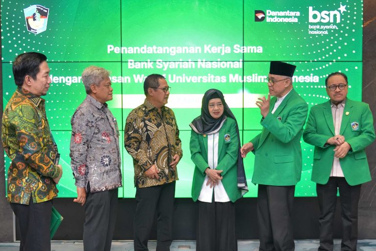 BSN menjalin kerja sama strategis dengan Yayasan Wakaf UMI dalam upaya meningkatkan kualitas layanan keuangan syariah, serta mendukung pengelolaan dana yang profesional dan berkelanjutan sebagai bagian dari komitmen memperluas kontribusi perseroan terhadap institusi pendidikan berbasis Islam, sekaligus memperkuat implementasi prinsip keuangan syariah yang transparan, akuntabel, dan berorientasi pada kebermanfaatan.  Selain pemanfaatan jasa dan layanan BSN untuk mendukung kegiatan UMI, kerjasama yang ditandatangani kedua belah pihak juga membuka ruang untuk pengembangan bisnis yang berdampak positif bagi ekosistem UMI yang saat ini berfokus untuk mengembangkan bisnis usaha secara syariah. BSN dianggap sebagai mitra bank syariah paling tepat saat ini untuk mendampingi UMI dalam pengelolaan dana dan pengembangannya.