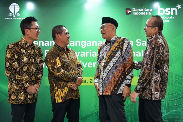 Kerja sama yang ditandatangani terkait pengembangan sumber daya manusia (SDM) di lingkungan BSN.  Dalam program tersebut, BSN memberikan dukungan pembiayaan pendidikan bagi pegawai aktif yang memenuhi kriteria, baik dalam bentuk bantuan biaya pendidikan maupun beasiswa penuh. Cakupan program meliputi biaya registrasi, proses Rekognisi Pembelajaran Lampau (RPL), hingga pembiayaan pendidikan Sarjana (S1) bagi peserta yang lolos seleksi lanjutan.  Kolaborasi ini diharapkan dapat menciptakan ekosistem pembelajaran berkelanjutan, meningkatkan kompetensi pegawai, serta memperkuat kualitas layanan perbankan syariah di Indonesia.