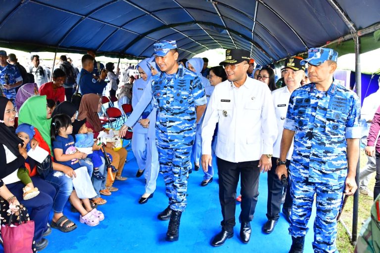 Delapan dekade pengabdian tanpa batas menjadi momentum bagi TNI Angkatan Udara untuk terus hadir, tidak hanya dalam menjaga kedaulatan negara, tetapi juga memberikan kontribusi nyata bagi masyarakat.