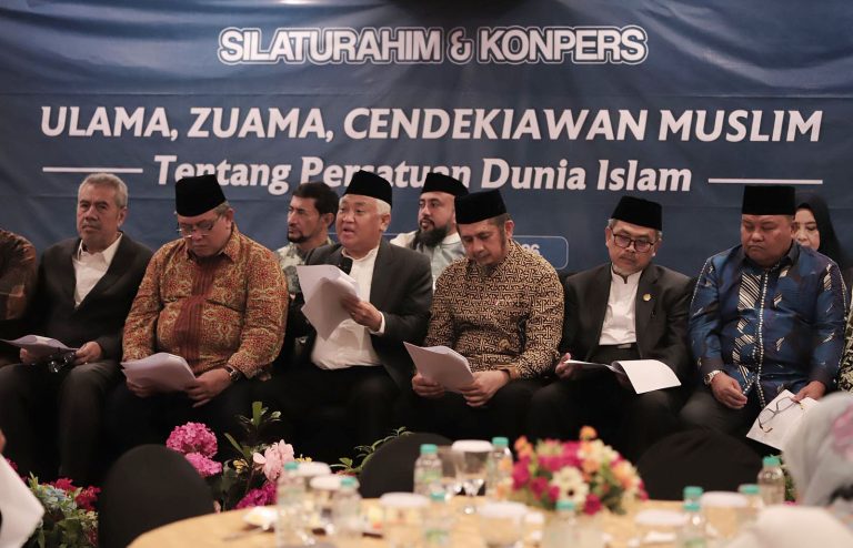 Sejumlah ulama, zuama, dan cendekiawan Muslim Indonesia menyerukan pentingnya persatuan dunia Islam untuk mendorong terciptanya perdamaian global, khususnya di kawasan Timur Tengah yang terus dilanda konflik.