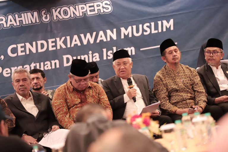 Sejumlah ulama, zuama, dan cendekiawan Muslim Indonesia menyerukan pentingnya persatuan dunia Islam untuk mendorong terciptanya perdamaian global, khususnya di kawasan Timur Tengah yang terus dilanda konflik.