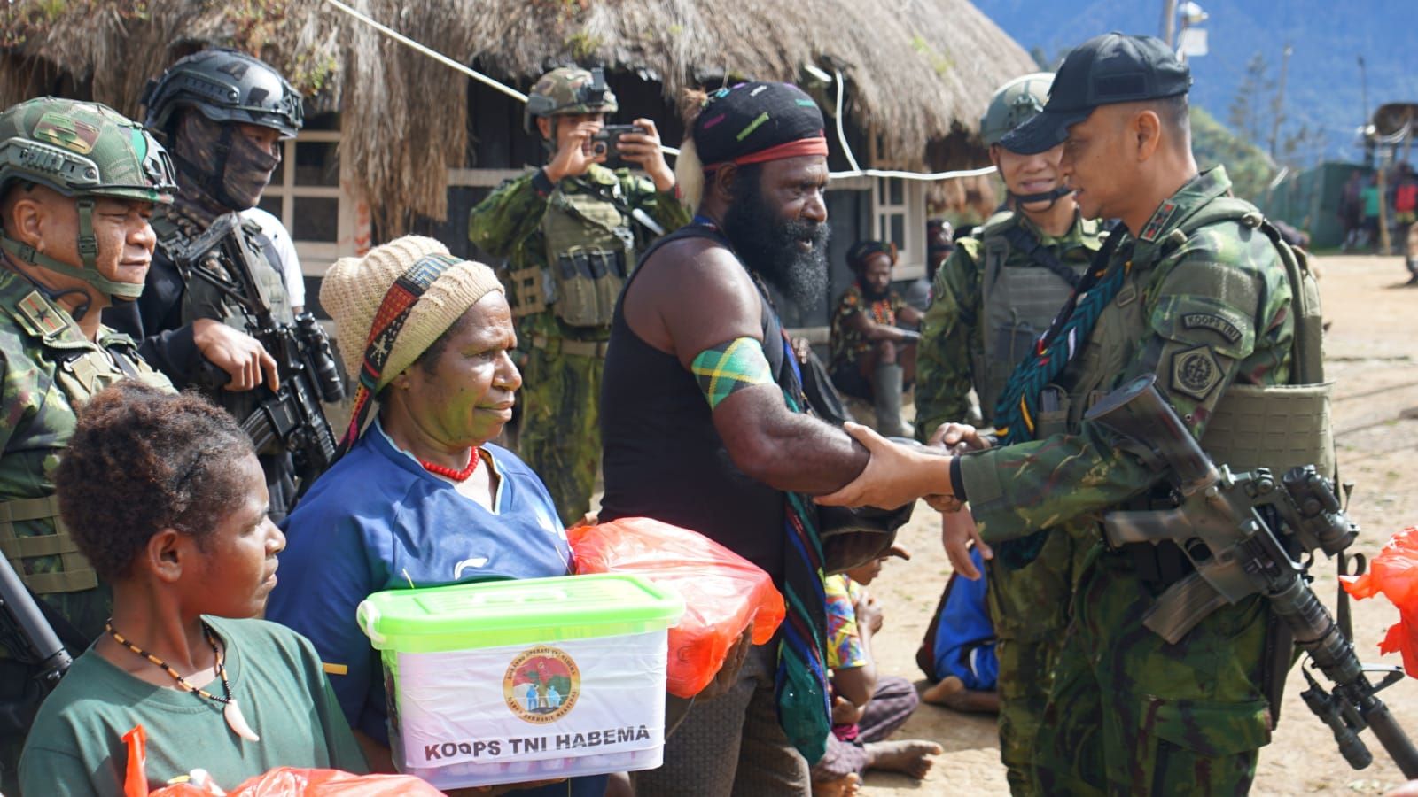 Wujud Kepedulian, Koops TNI Habema Gelar Bakti Sosial di Distrik Gome
