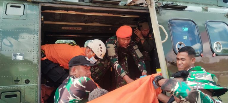 Helikopter tersebut sebelumnya terbang dari Bandara Sintang menuju Kubu Raya dengan membawa dua kru dan enam penumpang. Kontak terakhir terjadi pada pagi hari sebelum akhirnya dinyatakan hilang komunikasi.