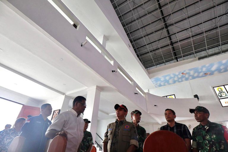 Dalam kesempatan itu, Suharyanto mengapresiasi kesigapan warga dan pihak gereja yang telah melakukan pembersihan mandiri. Ia menekankan bahwa meskipun telah terjadi lebih dari 400 gempa susulan, masyarakat tidak perlu panik berlebihan.