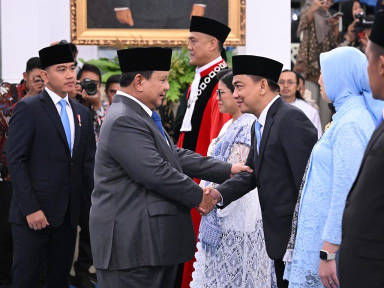 Dalam acara tersebut, Liliek Prisbawono Adi diangkat menjadi Hakim Konstitusi berdasarkan pada Keputusan Presiden Republik Indonesia Nomor 36/P Tahun 2026 tentang Pemberhentian dan Pengangkatan Hakim Konstitusi yang Diajukan oleh Mahkamah Agung.