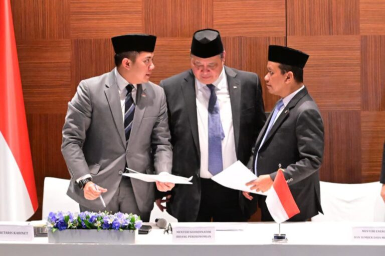 Menteri Energi dan Sumber Daya Mineral (ESDM) Bahlil Lahadalia menegaskan bahwa hingga saat ini tidak ada perubahan harga untuk BBM bersubsidi. Hal tersebut diputuskan pemerintah atas arahan Presiden Prabowo Subianto dan hasil rapat bersama.