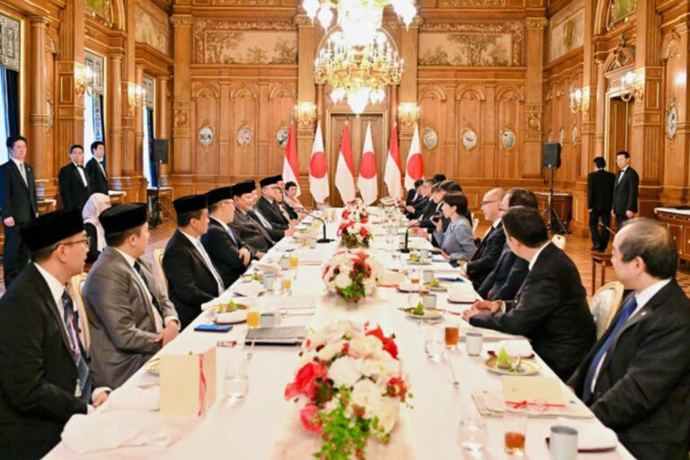 Dalam pernyataannya, PM Takaichi menekankan bahwa dalam situasi internasional yang makin menantang, kemitraan dengan Indonesia menjadi makin strategis, khususnya dalam mewujudkan kawasan Indo-Pasifik yang bebas dan terbuka. PM Takaichi juga mengapresiasi diskusi intensif yang telah dilakukan bersama Presiden Prabowo dalam berbagai bidang kerja sama.