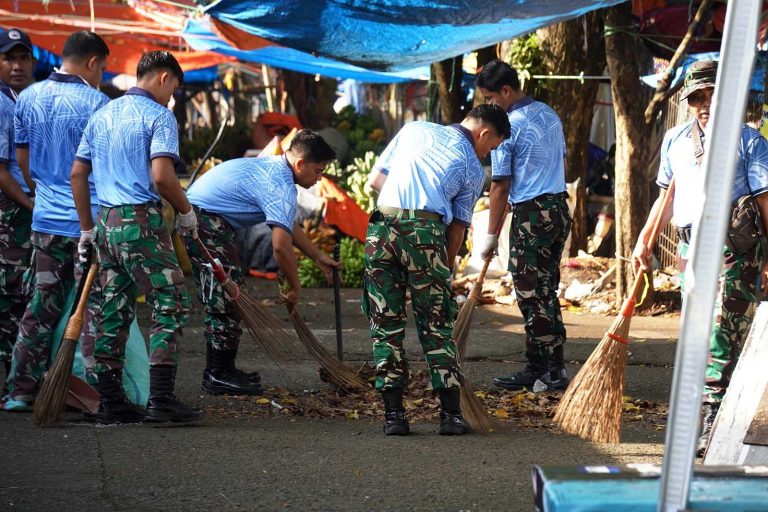 Kegiatan karya bakti ini melibatkan personel TNI AU dari berbagai satuan TNI AU di wilayah Makassar yang bahu-membahu bersama masyarakat membersihkan area pasar dan lingkungan sekitar TPI. Sasaran kegiatan meliputi pembersihan sampah, saluran air, serta fasilitas umum guna menciptakan lingkungan yang bersih, sehat, dan nyaman bagi aktivitas ekonomi warga.