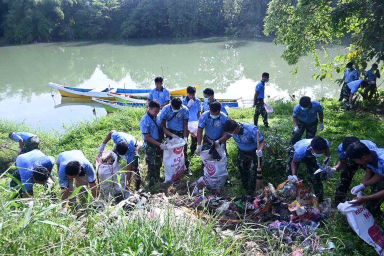 Kegiatan karya bakti ini melibatkan personel TNI AU dari berbagai satuan TNI AU di wilayah Makassar yang bahu-membahu bersama masyarakat membersihkan area pasar dan lingkungan sekitar TPI. Sasaran kegiatan meliputi pembersihan sampah, saluran air, serta fasilitas umum guna menciptakan lingkungan yang bersih, sehat, dan nyaman bagi aktivitas ekonomi warga.