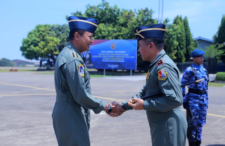 Dalam kunjungannya ini Kasau berkesempatan memberikan pengarahan kepada segenap Perwira TNI AU jajaran Lanud Sultan Hasanuddin dan Insub, dimana dalam arahannya Kasau menyampaikan apresiasi atas keberhasilan pelaksanaan operasi kemanusiaan dan penanggulangan bencana di berbagai wilayah, serta capaian zero accident dalam dua tahun terakhir yang harus terus dipertahankan dan menegaskan seluruh perwira harus menunjukkan kualitas kepemimpinan, karakter, dan kemampuan terbaik dalam menghadapi dinamika lingkungan strategis.