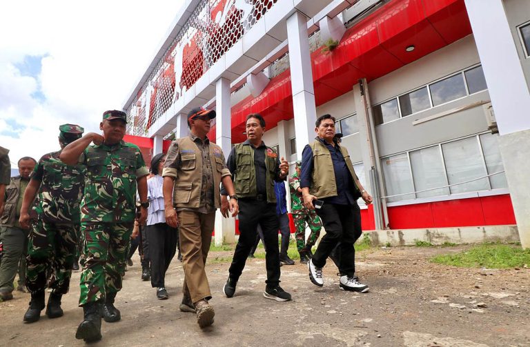 Kehadirannya difokuskan melihat kerusakan bangunan di kawasan Gedung KONI (Hall B) serta permukiman warga guna memastikan langkah-langkah penanganan darurat telah berjalan dengan optimal.