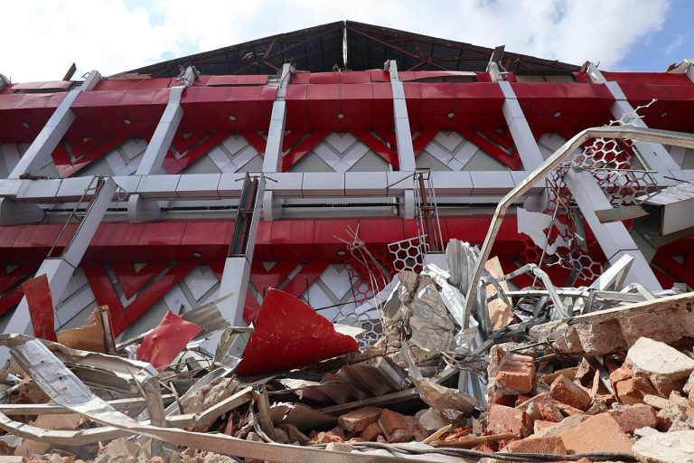Kehadirannya difokuskan melihat kerusakan bangunan di kawasan Gedung KONI (Hall B) serta permukiman warga guna memastikan langkah-langkah penanganan darurat telah berjalan dengan optimal.
