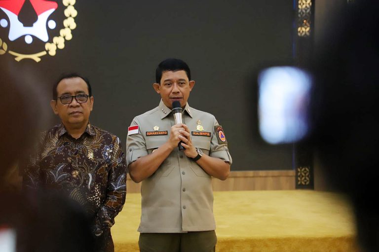 Pemerintah menyiapkan rencana induk Percepatan Rehabilitasi dan Rekonstruksi Pascabencana (PRRP) untuk wilayah Aceh dan Sumatra. Dalam rencana tersebut, total kebutuhan anggaran pemulihan wilayah terdampak bencana mencapai Rp100,2 triliun dengan periode pelaksanaan selama tiga tahun, yaitu 2026 hingga 2028.