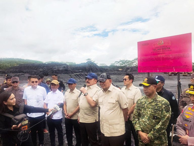 Dalam kunjungan tersebut dilakukan penyerahan penguasaan lahan dari Satgas PKH kepada Kejaksaan Republik Indonesia, setelah sebelumnya disita dalam proses hukum terkait dugaan korupsi sektor pertambangan.