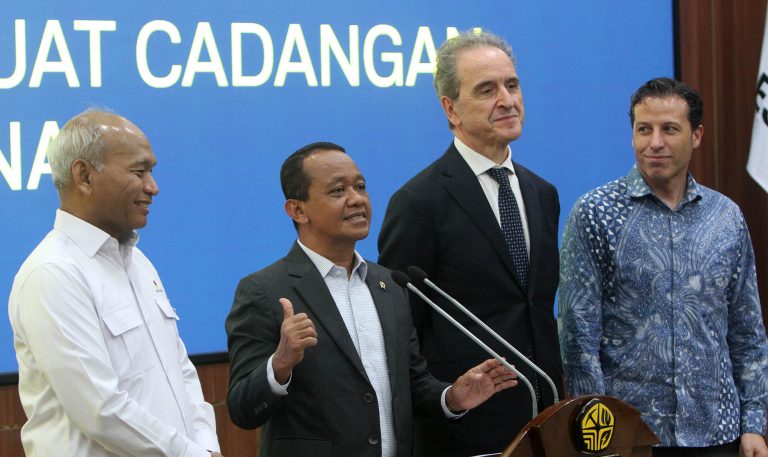 Menteri ESDM menyampaikan temuan tersebut berasal dari hasil eksplorasi sumur Geliga-1 di Blok Ganal, lepas pantai Kalimantan Timur dengan potensi sumber daya gas sekitar 5 triliun kaki kubik serta 300 juta barel kondensat yang dioperasikan perusahaan energi asal Italia ENI.