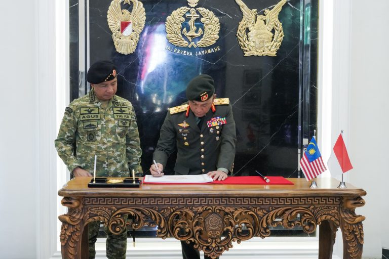 Dalam pertemuan tersebut, Panglima TNI mengatakan momentum yang sangat bermakna ini, membuktikan bahwa meskipun batas geografis memisahkan kedua negara, ikatan persahabatan dan kerja sama pertahanan antara Indonesia dan Malaysia senantiasa tumbuh semakin kokoh.