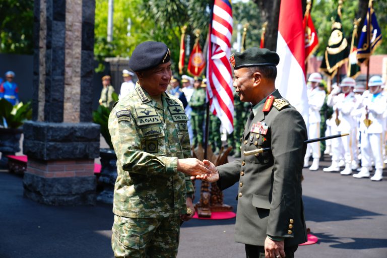 Dalam pertemuan tersebut, Panglima TNI mengatakan momentum yang sangat bermakna ini, membuktikan bahwa meskipun batas geografis memisahkan kedua negara, ikatan persahabatan dan kerja sama pertahanan antara Indonesia dan Malaysia senantiasa tumbuh semakin kokoh.