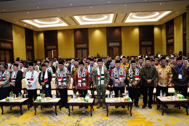 Kegiatan ini diikuti sekitar 1.000 peserta yang terdiri dari pengurus MUI Pusat, ormas Islam tingkat nasional, serta organisasi kepemudaan Islam. Momentum ini menjadi ajang silaturahmi sekaligus memperkuat ukhuwah Islamiyah dalam rangka menjaga persatuan dan kesatuan bangsa.