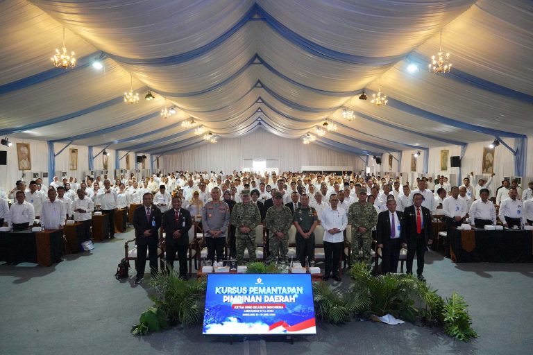 Dalam paparannya, Panglima TNI menegaskan bahwa TNI tidak hanya berperan menjaga kedaulatan negara, tetapi juga mendukung percepatan pembangunan daerah melalui kerja sama dengan pemerintah daerah.