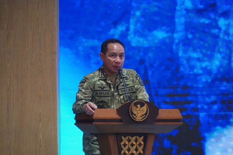 Dalam paparannya, Panglima TNI menegaskan bahwa TNI tidak hanya berperan menjaga kedaulatan negara, tetapi juga mendukung percepatan pembangunan daerah melalui kerja sama dengan pemerintah daerah.