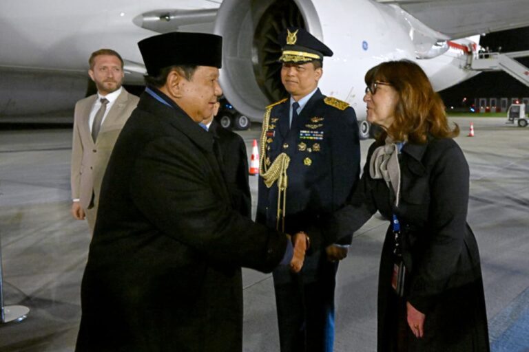 Presiden Prabowo dijadwalkan langsung melanjutkan agenda diplomasi strategis melalui pertemuan empat mata dengan Presiden Prancis, Emmanuel Macron, yang akan berlangsung di Istana Élysée.