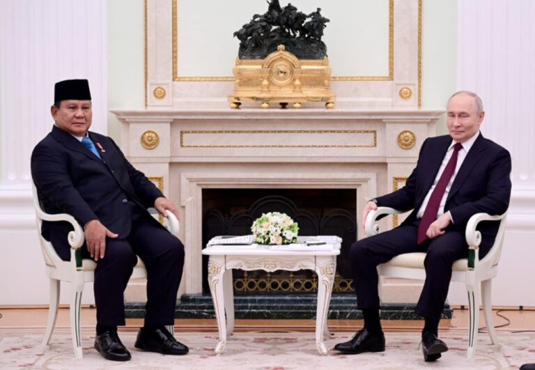 Pertemuan tersebut difokuskan pada penguatan kerja sama strategis Indonesia–Rusia di tengah dinamika geopolitik global yang berkembang pesat. Dalam pertemuan tersebut, Presiden Prabowo menekankan pentingnya hubungan bilateral yang makin intensif dalam beberapa bulan terakhir. Presiden Prabowo menyampaikan bahwa komunikasi antara kedua negara menunjukkan perkembangan yang produktif dan saling menguntungkan.
