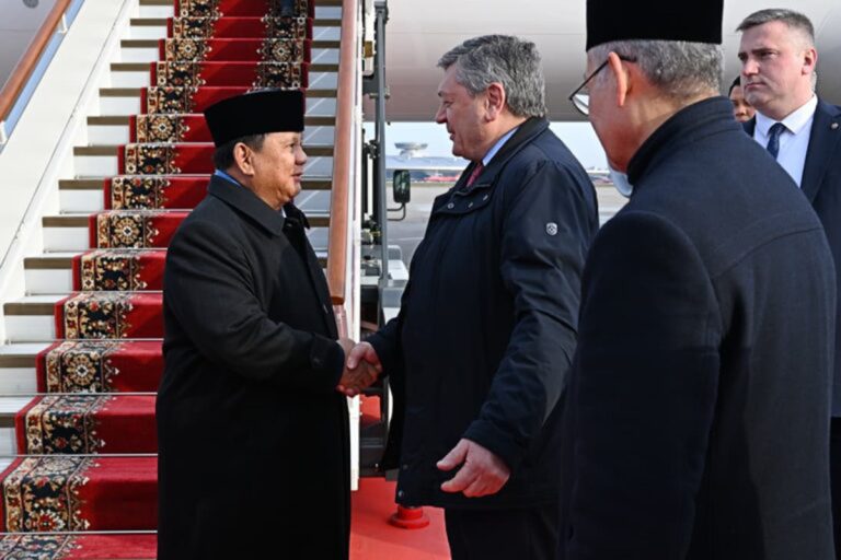 Selama berada di Moskow, Kepala Negara diagendakan untuk melakukan pertemuan dengan Presiden Rusia, Vladimir Putin. Pertemuan ini diharapkan menjadi momentum strategis untuk mempererat kemitraan kedua negara, utamanya di bidang energi dan sektor-sektor prioritas lainnya.