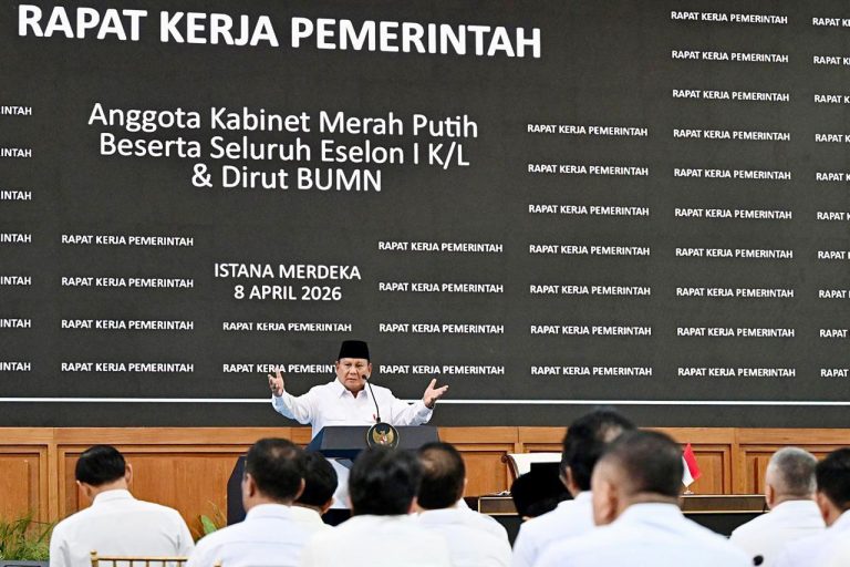 Rapat ini menjadi forum evaluasi kinerja sekaligus penguatan konsolidasi pemerintah dalam menghadapi dinamika global yang semakin kompleks.