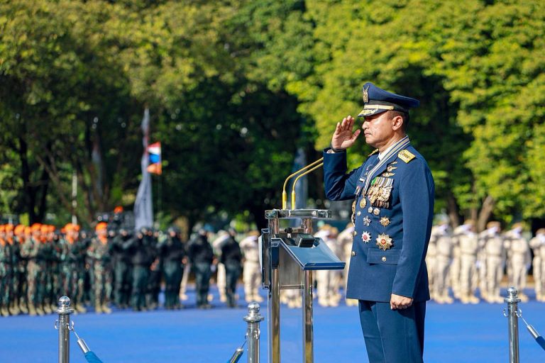 Kasau menegaskan bahwa dari generasi ke generasi, setiap prajurit menunjukkan pengabdian melalui kesiapan untuk selalu hadir, berbuat, dan memberikan yang terbaik dalam setiap situasi. Menurutnya, komitmen tersebut tercermin dalam berbagai capaian strategis yang berhasil diraih.
