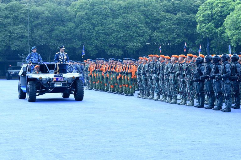 Kasau menegaskan bahwa dari generasi ke generasi, setiap prajurit menunjukkan pengabdian melalui kesiapan untuk selalu hadir, berbuat, dan memberikan yang terbaik dalam setiap situasi. Menurutnya, komitmen tersebut tercermin dalam berbagai capaian strategis yang berhasil diraih.