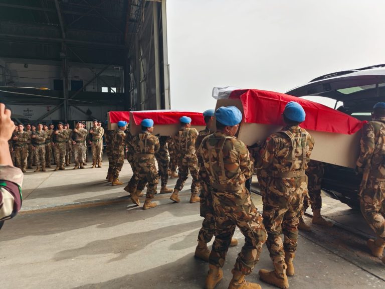 Upacara dipimpin langsung oleh Force Commander (FC)/Head of Mission UNIFIL, Mayor Jenderal Diodato Abagnara, serta dihadiri oleh Duta Besar Republik Indonesia (Dubes RI) untuk Lebanon beserta jajaran KBRI, Atase Pertahanan (Athan) RI di Kairo, perwakilan United Nations Headquarters (UNHQ) New York, serta unsur militer Lebanon dan kontingen internasional.