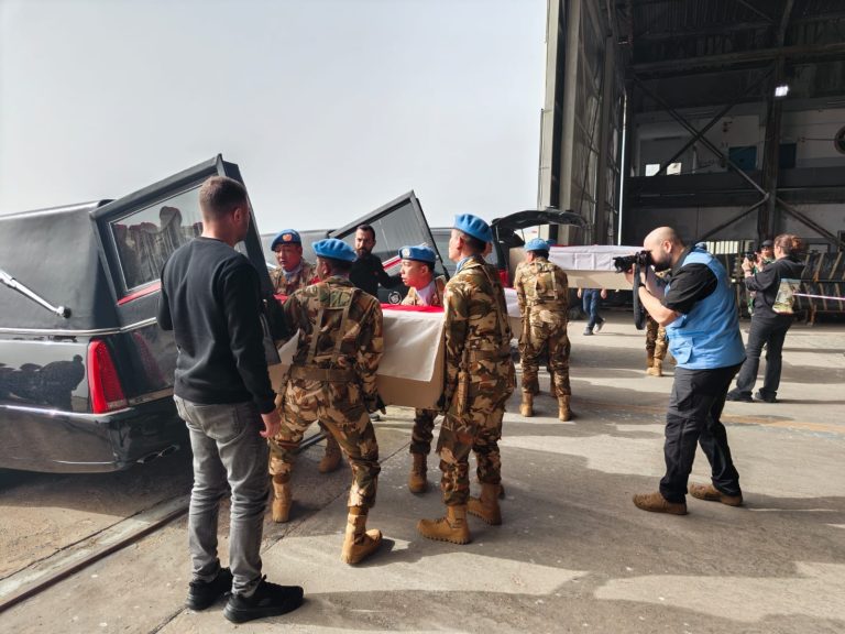 Upacara dipimpin langsung oleh Force Commander (FC)/Head of Mission UNIFIL, Mayor Jenderal Diodato Abagnara, serta dihadiri oleh Duta Besar Republik Indonesia (Dubes RI) untuk Lebanon beserta jajaran KBRI, Atase Pertahanan (Athan) RI di Kairo, perwakilan United Nations Headquarters (UNHQ) New York, serta unsur militer Lebanon dan kontingen internasional.