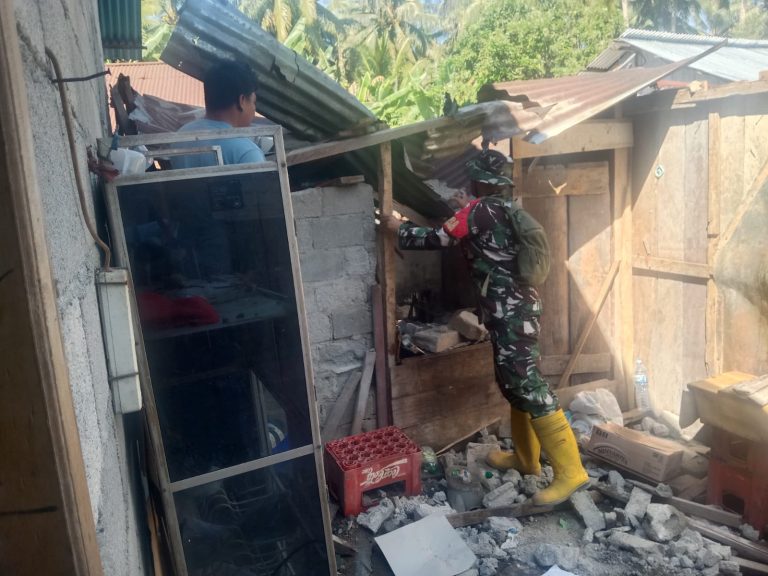 Melalui prajurit Kodam XIII/Merdeka, TNI bergerak sigap memberikan bantuan kepada pemerintah daerah dalam penanganan dampak bencana.